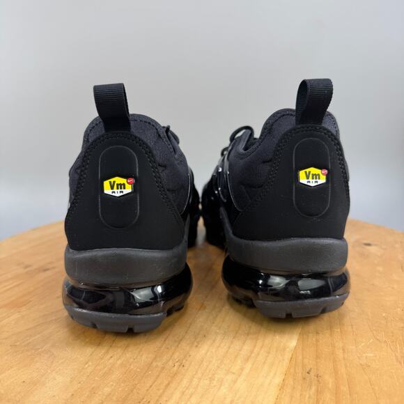 Mens 7 / 8.5W - Nike Air Max Vapormax Plus Shoes Triple Black 924453-004 NEW - Picture 4 of 9